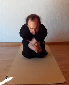 Adlerarme Überkreuzen nach oben