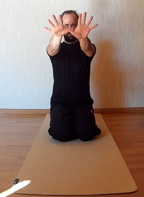 10 Finger hoch spreizen